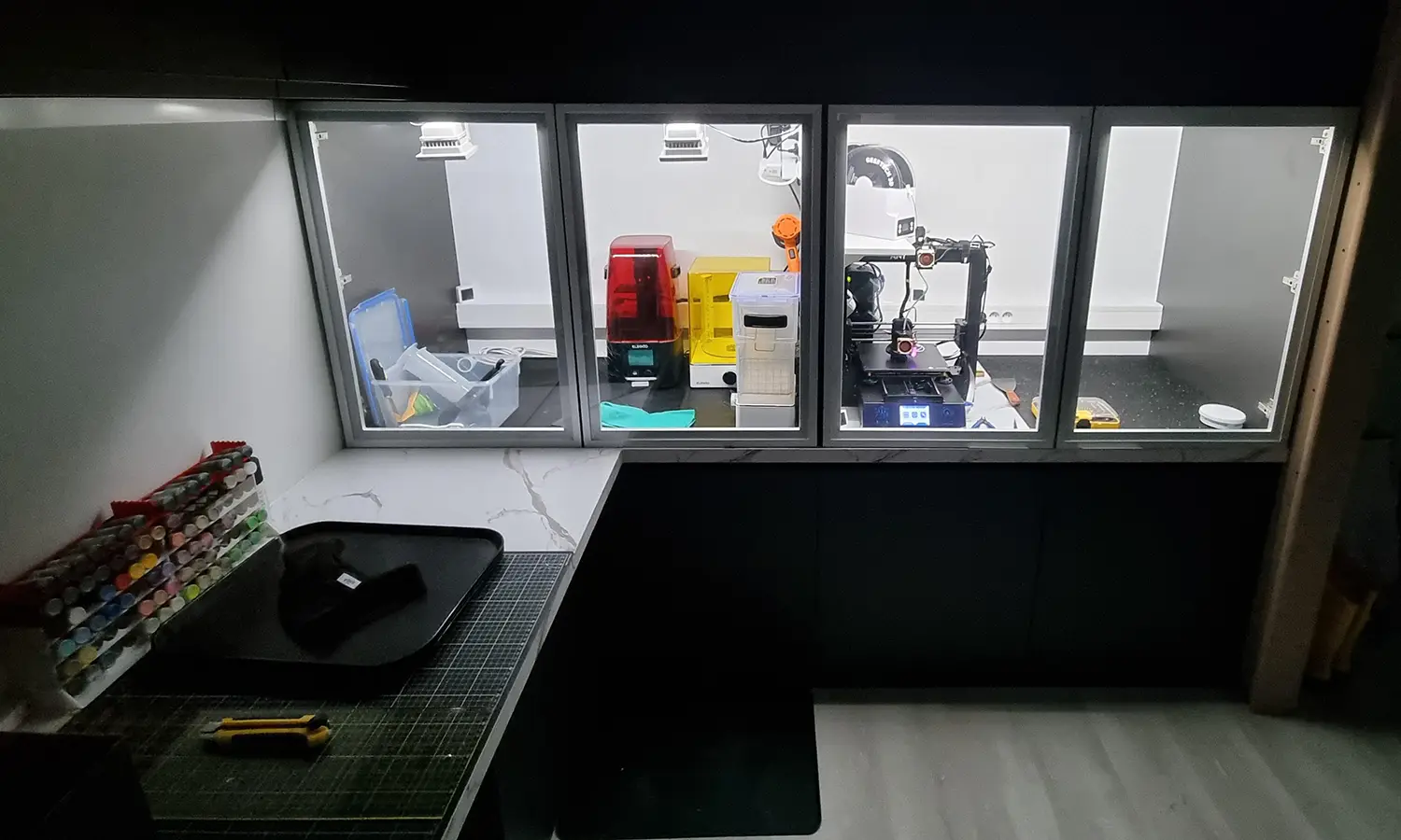 Community Resin Setup of a metal enclosure with resin and fdm printers