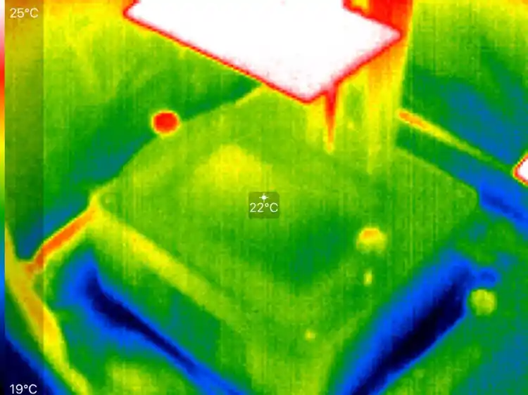 Thermal image of the uniform heating provided by the ceramic heater and grow tent